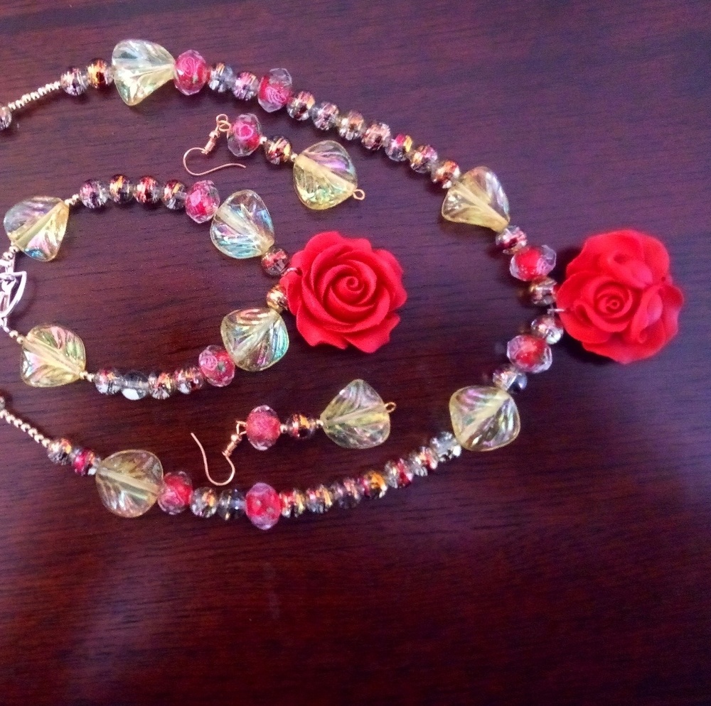 3pc Jewelry set incl necklace, bracelet & earrings